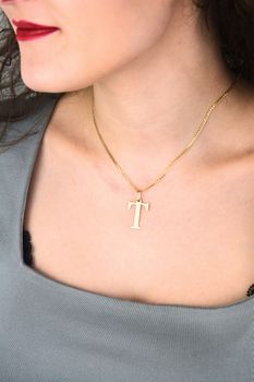 Złota zawieszka literka T 585 – elegancki wisiorek 2 cm  Biżuteria Diament (3).jpg